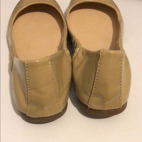 Size 8 steve madden tan flats - Picture 3 of 3